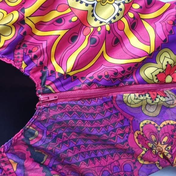 Leg Avenue Hippie Costume S/M, 19" PTP, 30" L - Picture 6 of 7